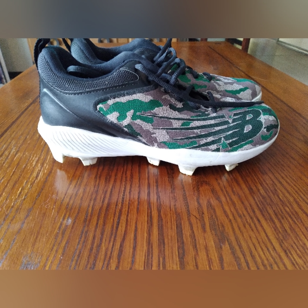 Men's new balance cleats